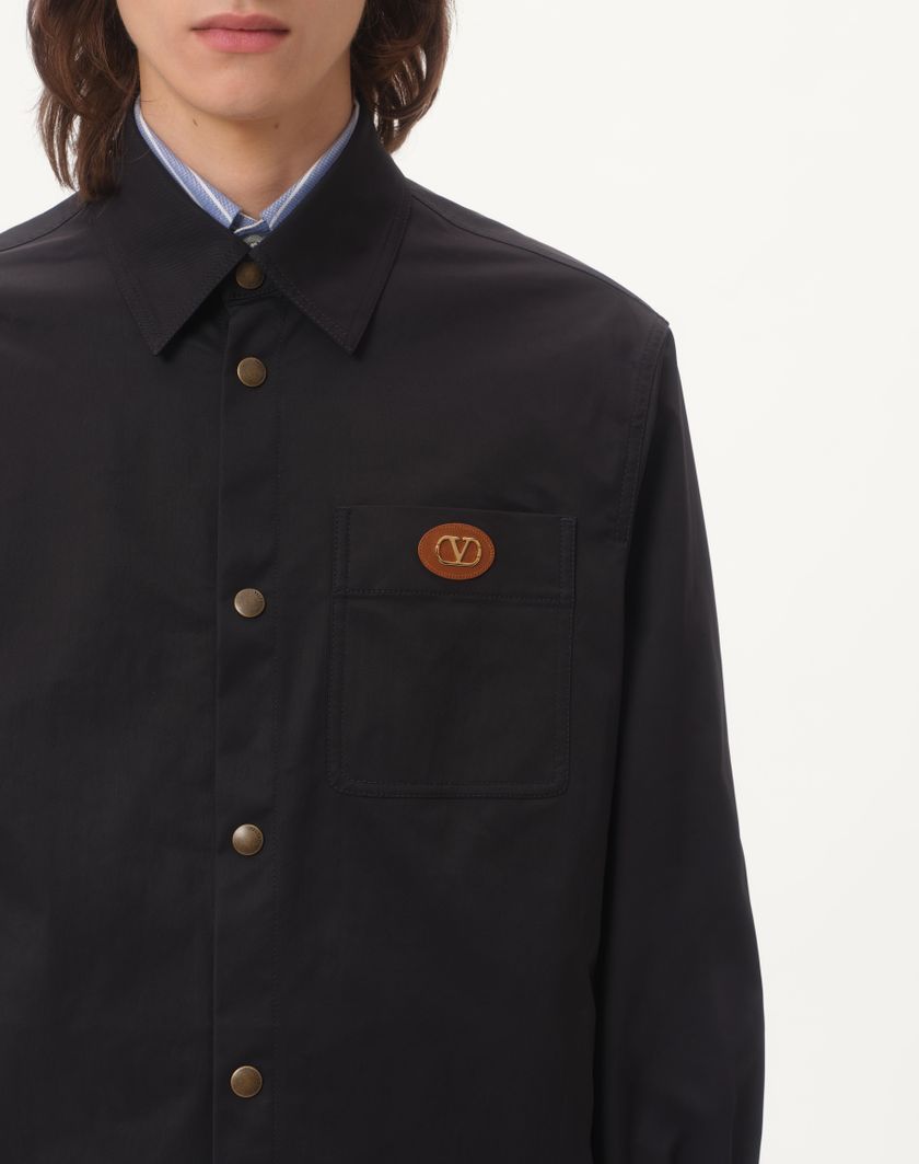 Valentino Handbags Giacca Camicia In Nylon Con V Detail Gommata Per Uomo In Stone | Valentino IT