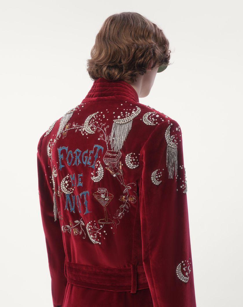 Valentino Handbags Giacca Con Cintura In Velluto Di Cotone Con Ricami Di Strass E Perline Per Uomo In Cremisi | Valentino IT