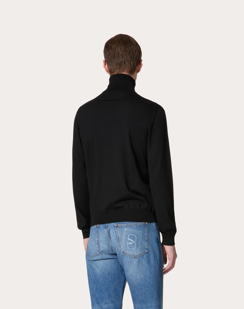 Valentino Handbags Maglione Collo Alto In Lana Con Ricamo Vlogo Signature Per Uomo In Nero | Valentino IT