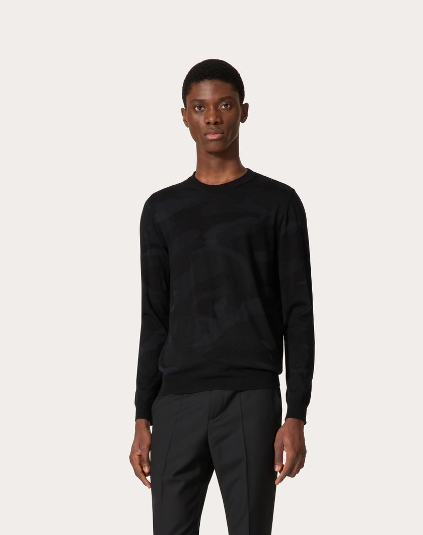 Valentino Handbags Maglione Girocollo In Lana Con Motivo Camounoir Per Uomo In Nero | Valentino IT