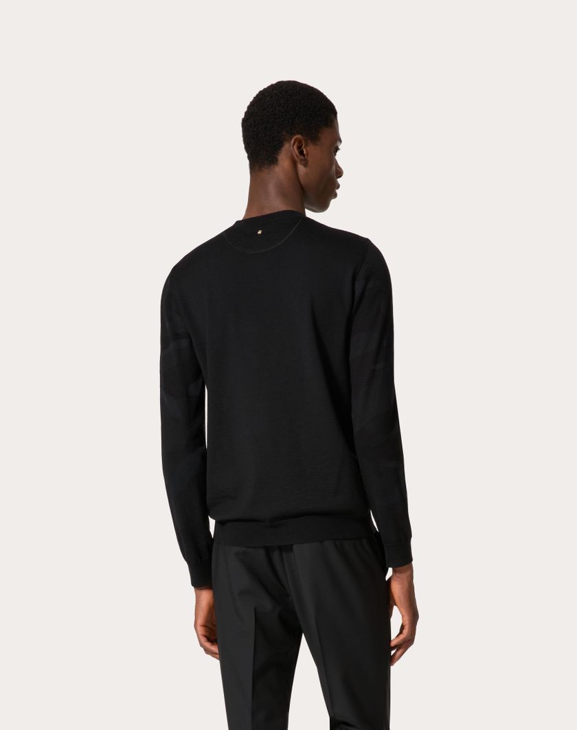 Valentino Handbags Maglione Girocollo In Lana Con Motivo Camounoir Per Uomo In Nero | Valentino IT
