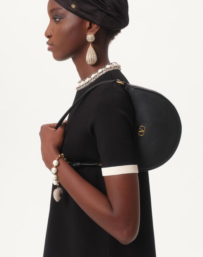 Valentino Handbags Mini Borsa Hobo Vlogo Signature In Vitello Granato Per Donna In Nero | Valentino IT