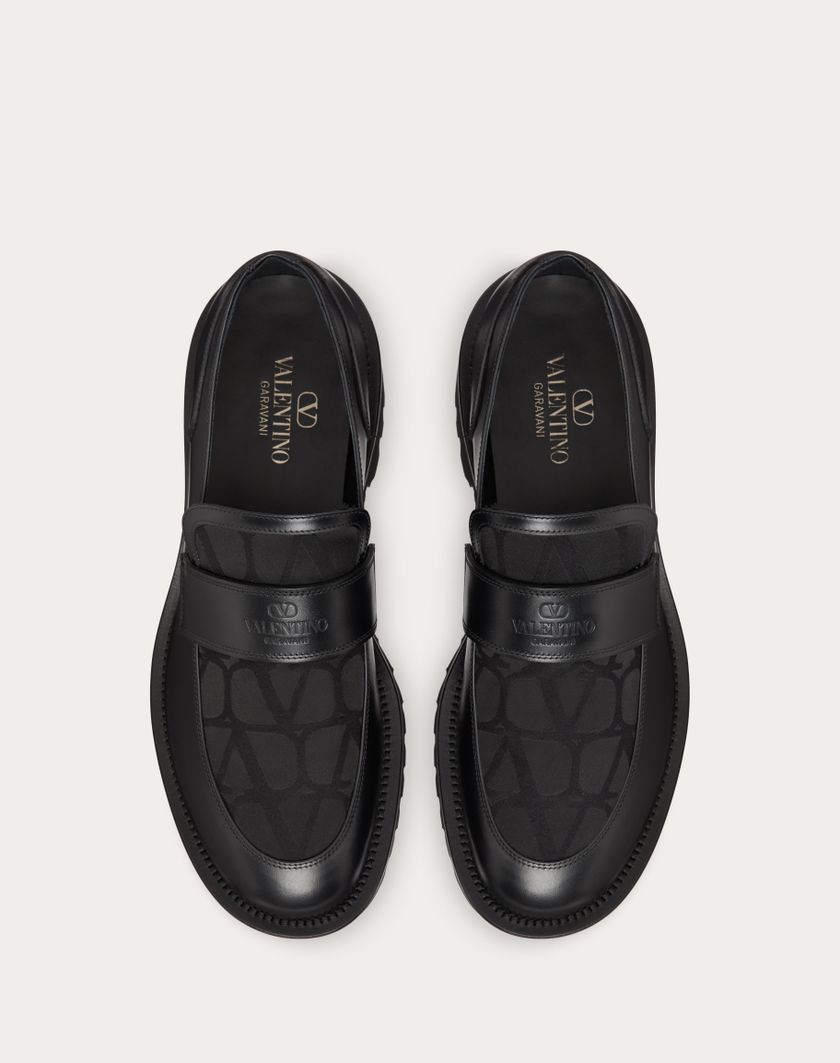 Valentino Handbags Mocassino In Tessuto Tecnico Toile Iconographe E Vitello Per Uomo In Nero | Valentino IT