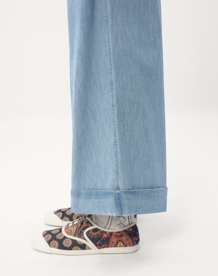 Valentino Handbags Pantalone In Denim Con Risvolto Per Uomo In Denim | Valentino IT