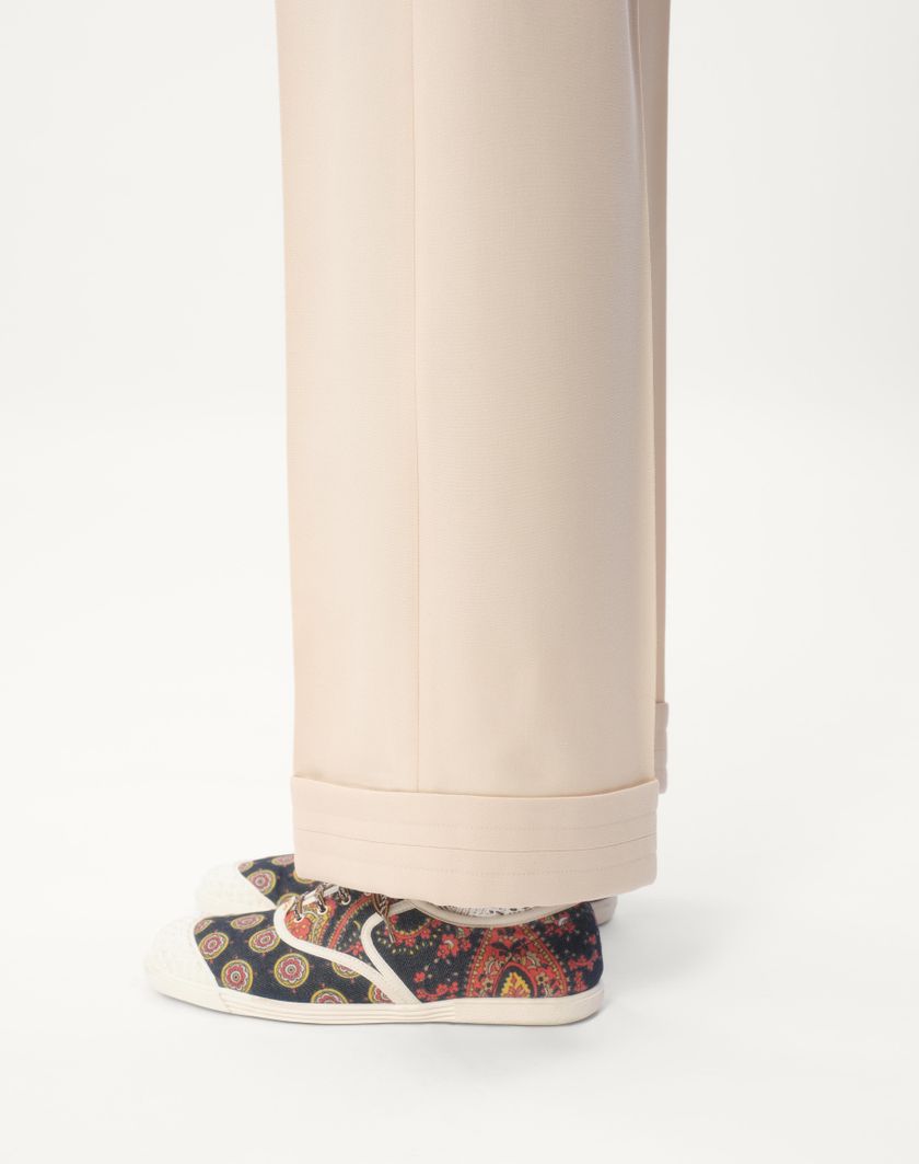 Valentino Handbags Pantalone In Gabardina Di Lana Con Risvolto Per Uomo In Burro | Valentino IT