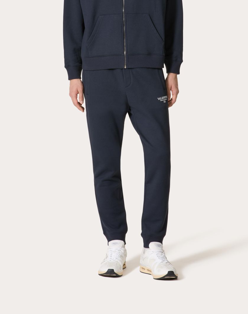 Valentino Handbags Pantaloni Jogging In Cotone Con Stampa Valentino Per Uomo In Navy/bianco | Valentino IT