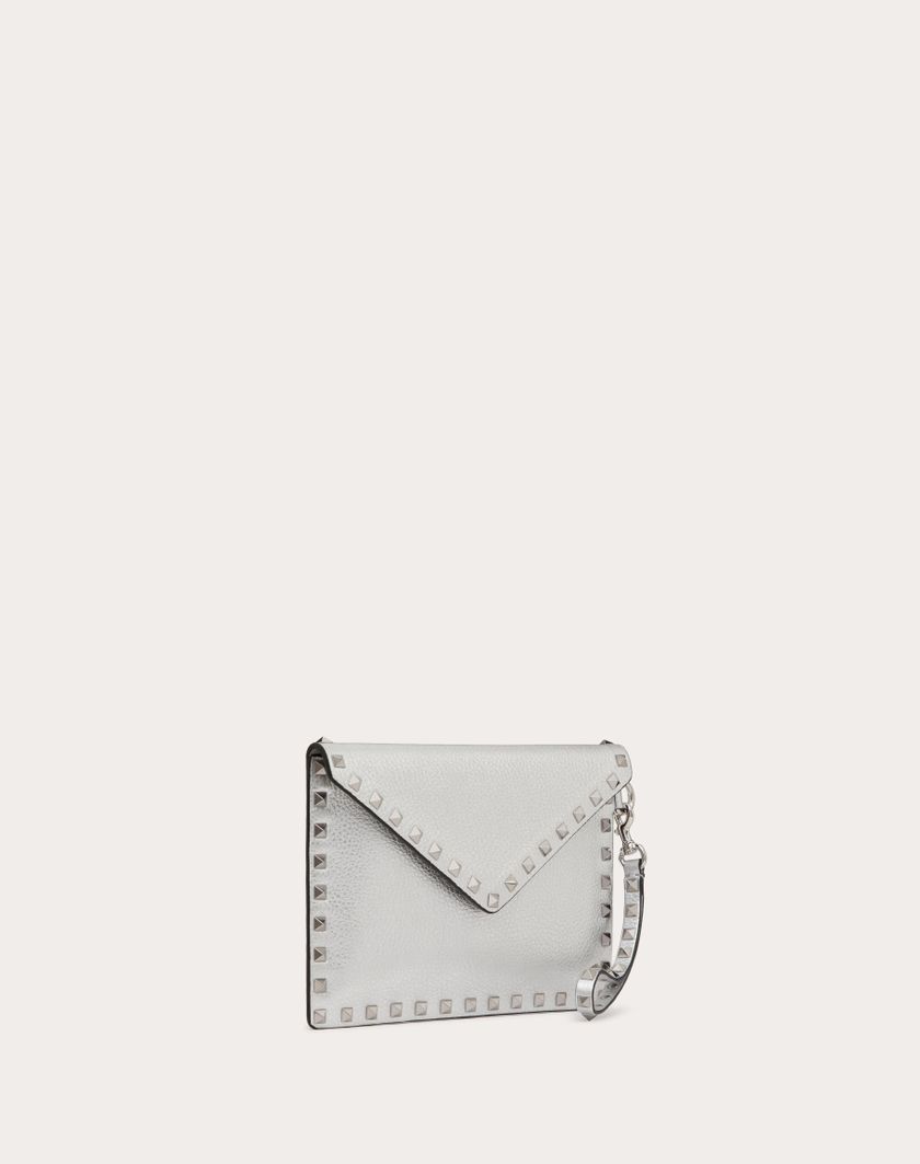 Valentino Handbags Pochette Rockstud In Vitello Granato Metallizzato Per Donna In Argento | Valentino IT
