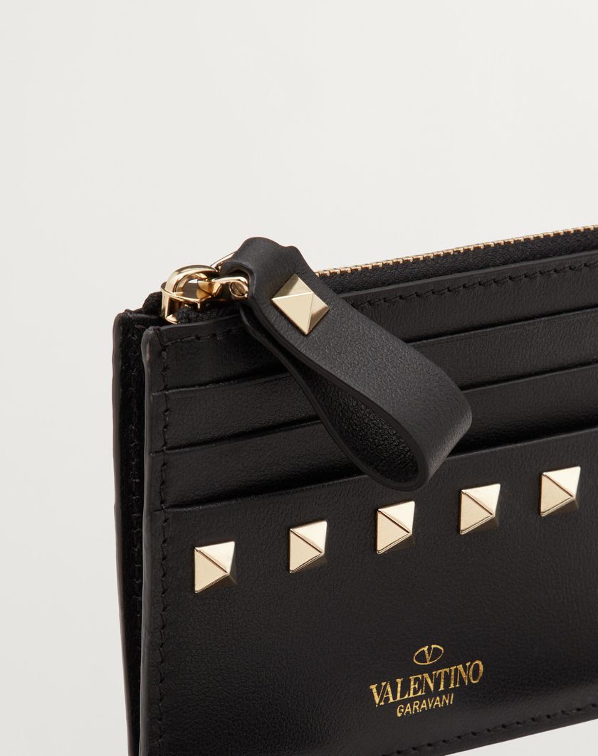 Valentino Handbags Portacarte Rockstud In Vitello Con Zip Per Donna In Poudre | Valentino IT