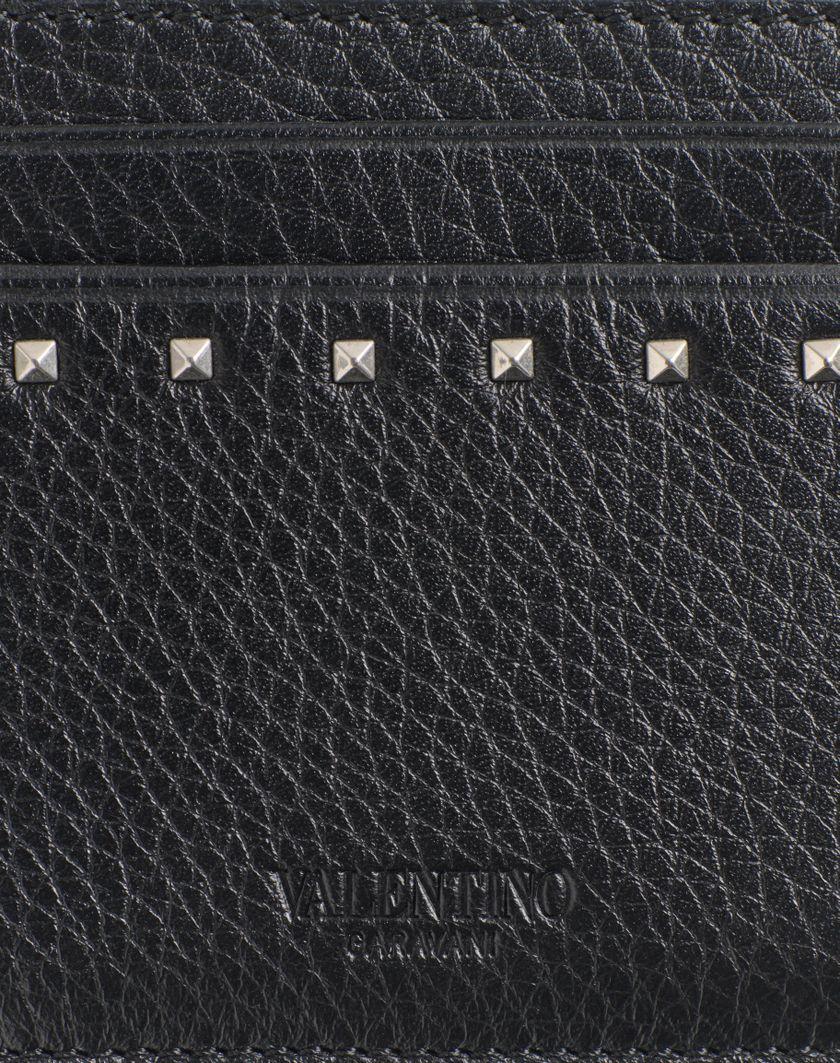 Valentino Handbags Portacarte Rockstud In Vitello Granato Per Uomo In Nero | Valentino IT