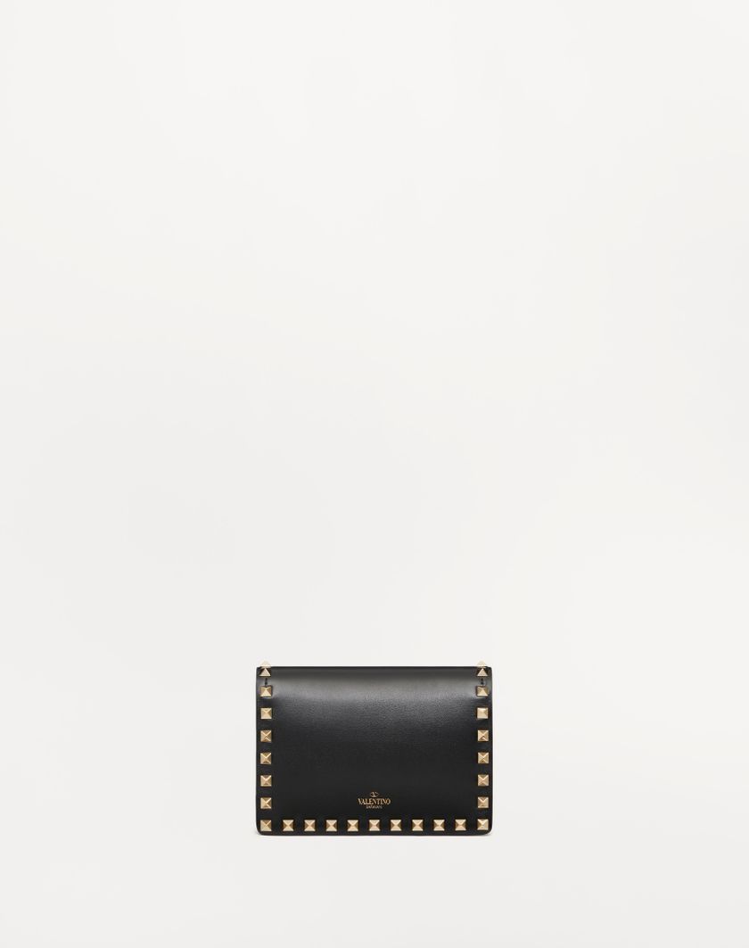 Valentino Handbags Pouch Con Catena Rockstud In Vitello Per Donna In Poudre | Valentino IT