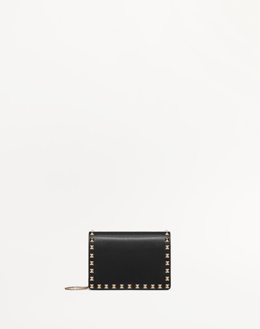 Valentino Handbags Pouch Con Catena Rockstud In Vitello per Donna in Poudre | Valentino IT