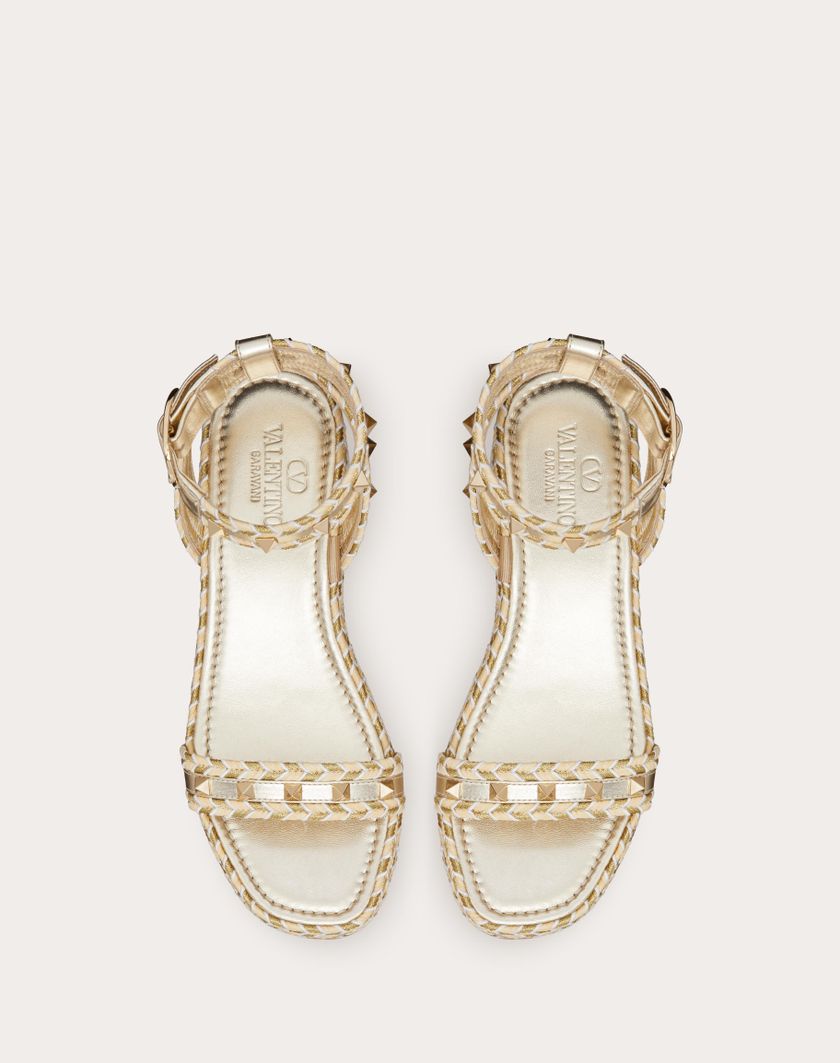 Valentino Handbags Sandalo Flatform Rockstud In Nappa Laminata 45mm Per Donna In Naturale/avorio/oro/platino | Valentino IT