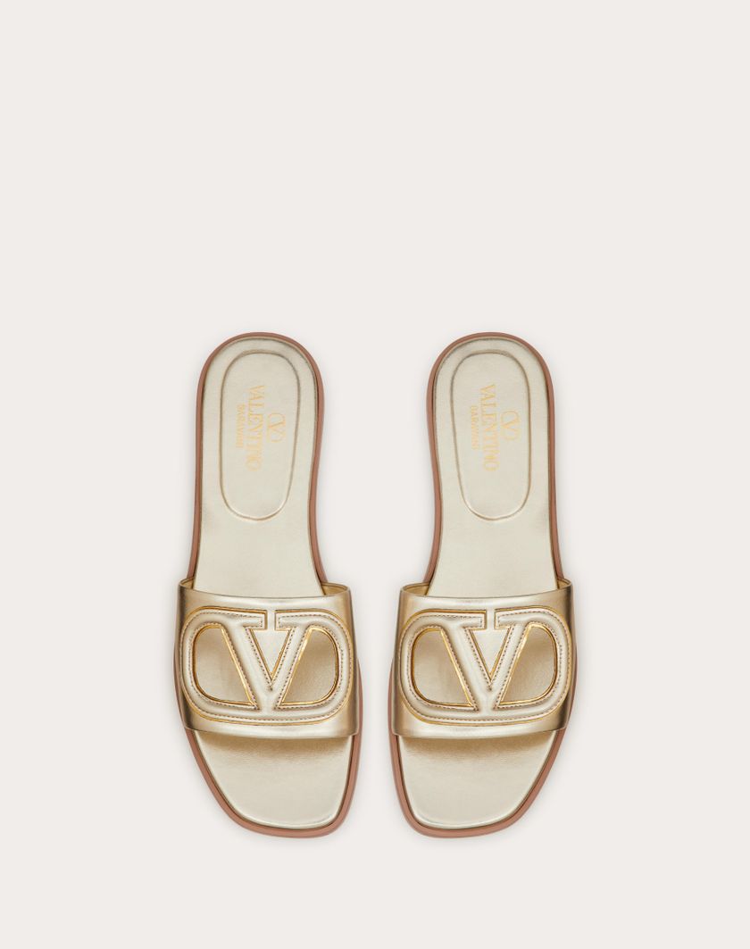 Valentino Handbags Sandalo Slide Vlogo Cut-out In Nappa Laminata Per Donna In Platino/antique Brass | Valentino IT
