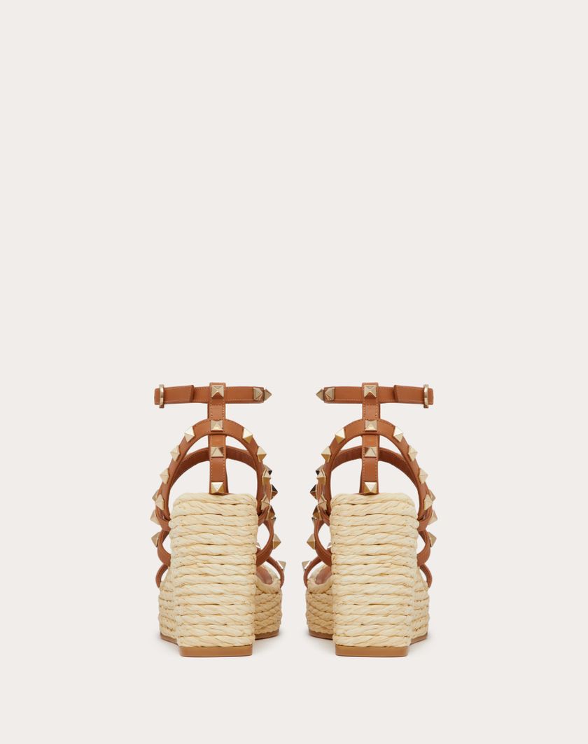 Valentino Handbags Sandalo Zeppa Rockstud Con Cinturini In Vitello 95mm Per Donna In Naturale/mandorla | Valentino IT