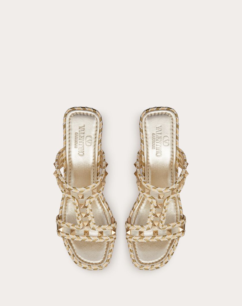 Valentino Handbags Sandalo Zeppa Rockstud In Nappa Laminata 90mm Per Donna In Naturale/avorio/oro/platino | Valentino IT