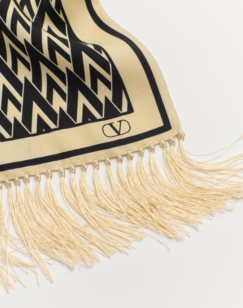 Valentino Handbags Scarf Bandeaux Toute La V In Seta Con Frange Per Uomo In Crema/nero | Valentino IT