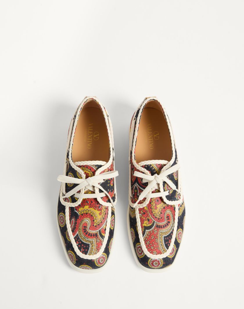 Valentino Handbags Scarpa Da Barca Palm Avenue In Tessuto Denim Voyage Imaginaire E Nappa Per Uomo In Denim/avorio | Valentino IT