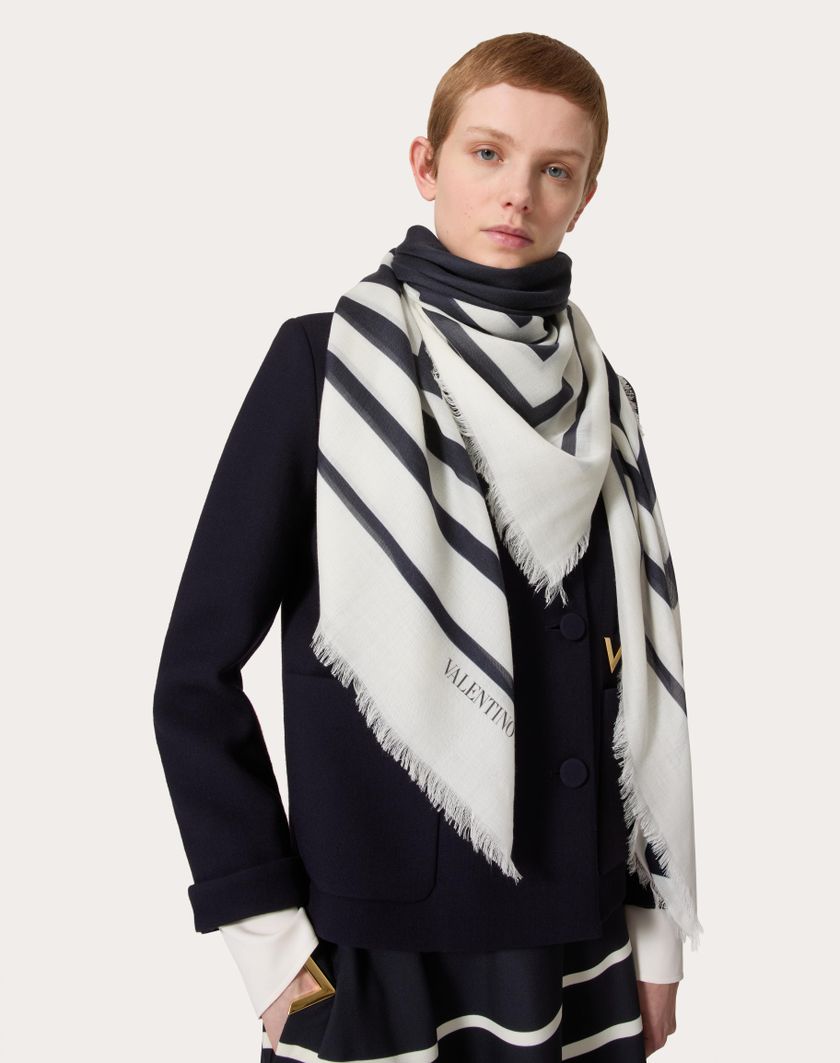 Valentino Handbags Scialle Barré Degradé In Cachemire E Seta Per Donna In Navy/avorio | Valentino IT