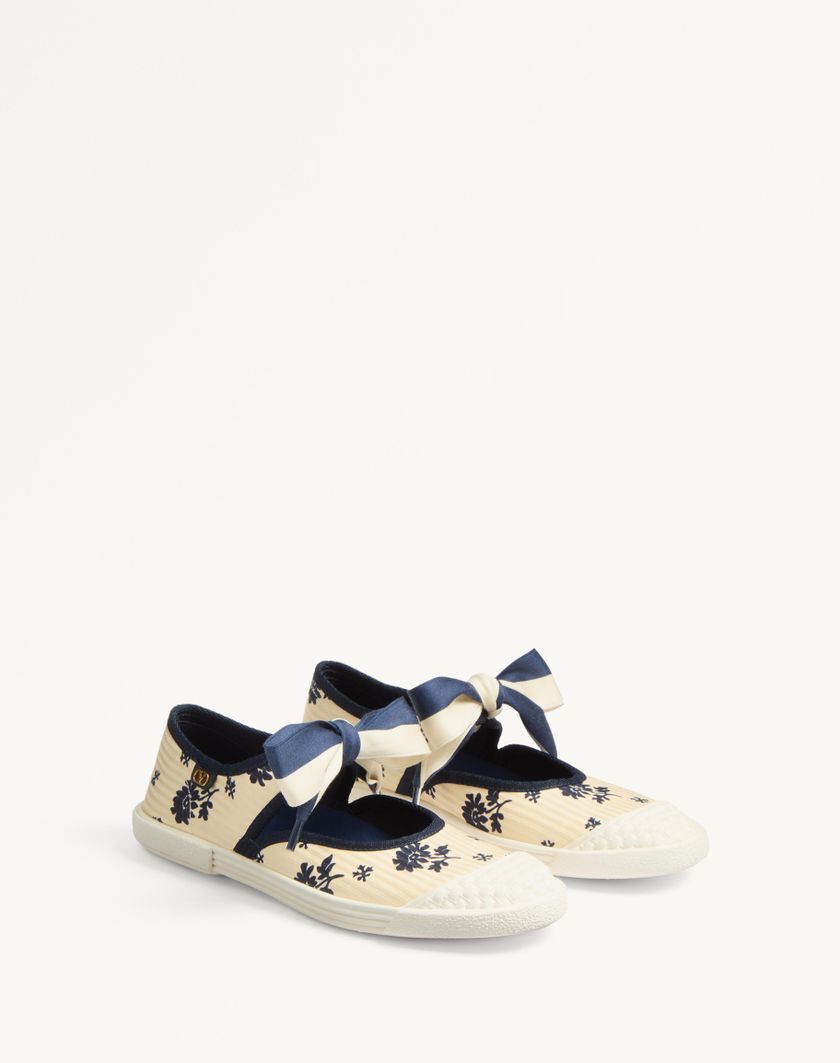 Valentino Handbags Sneaker Ballerina Bay By Bay In Tessuto Papier Floral Per Donna In Blu/avorio | Valentino IT