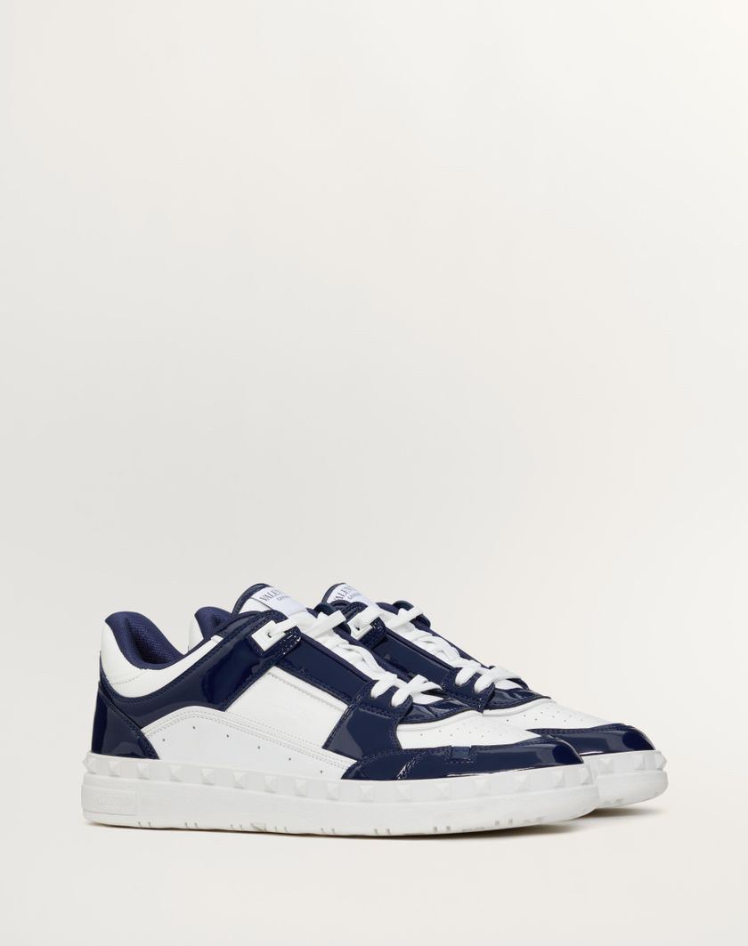 Valentino Handbags Sneaker Low Top Freedots In Vernice Per Uomo In Blu/bianco | Valentino IT