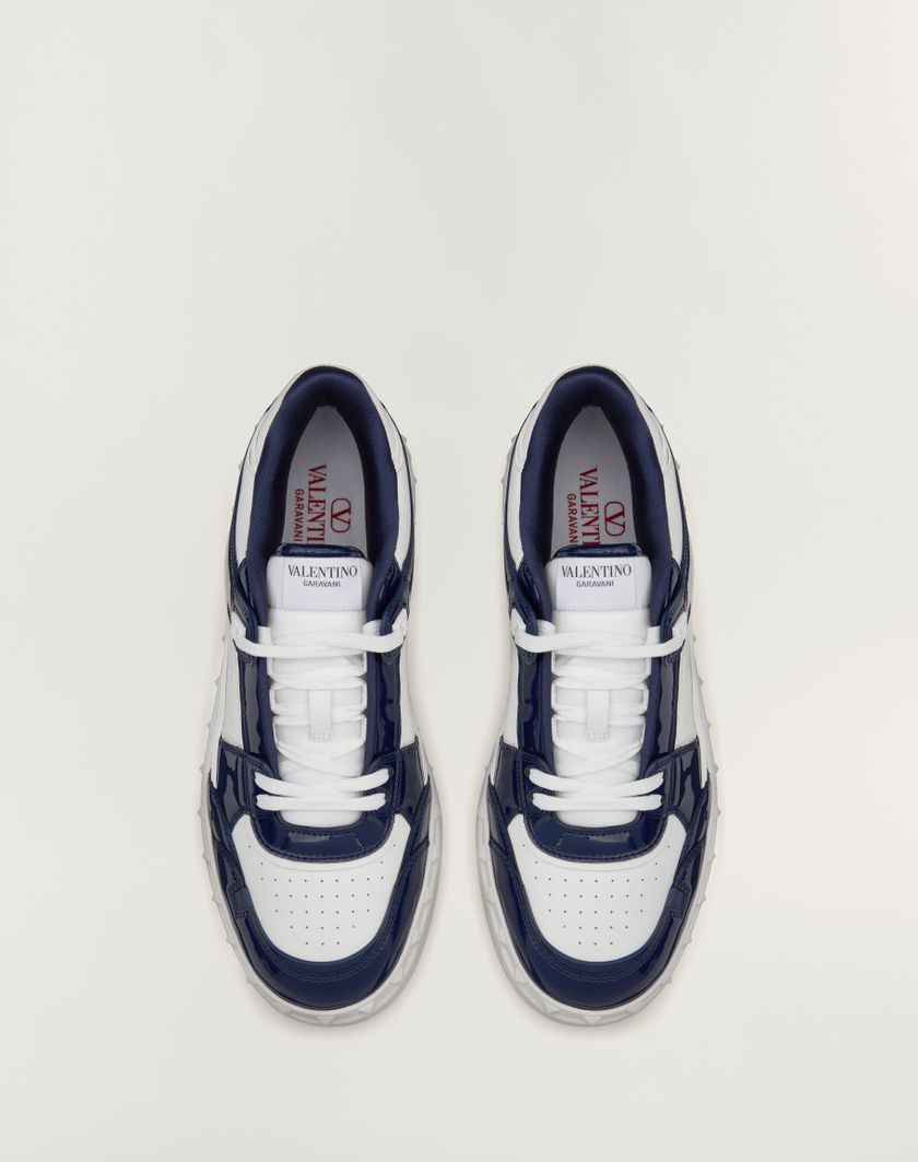 Valentino Handbags Sneaker Low Top Freedots In Vernice Per Uomo In Blu/bianco | Valentino IT