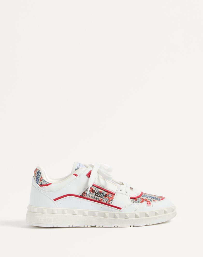 Valentino Handbags Sneaker Low Top Freedots In Vitello E Tessuto Voyage Imaginaire per Uomo in Bianco/multicolor/corallo | Valentino IT