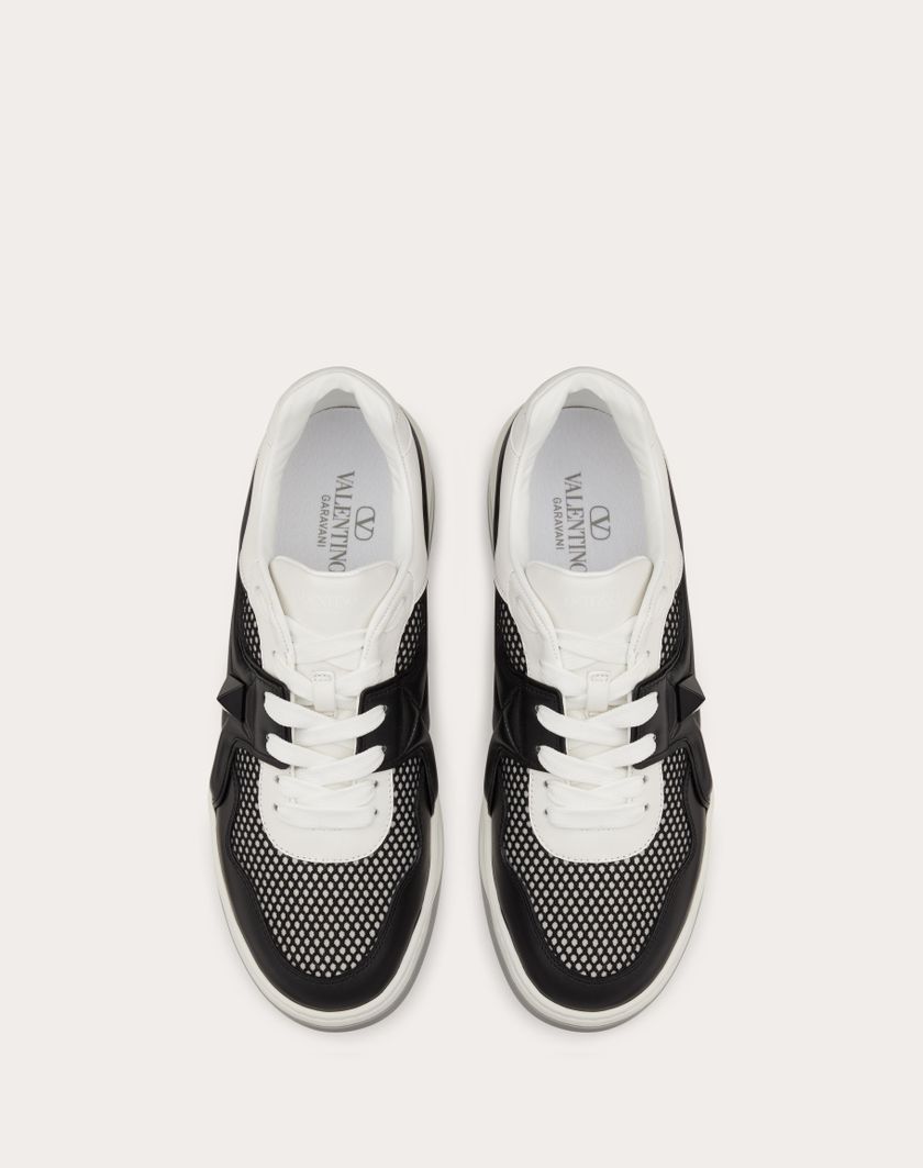 Valentino Handbags Sneaker Low Top One Stud In Rete E Nappa Per Uomo In Nero | Valentino IT