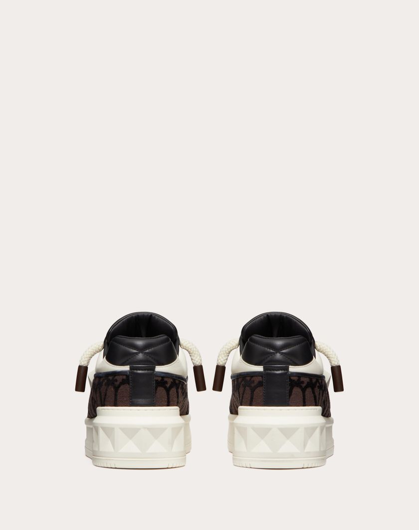 Valentino Handbags Sneaker Low-top One Stud Xl In Nappa E Tessuto Toile Iconographe Per Uomo In Fondant | Valentino IT