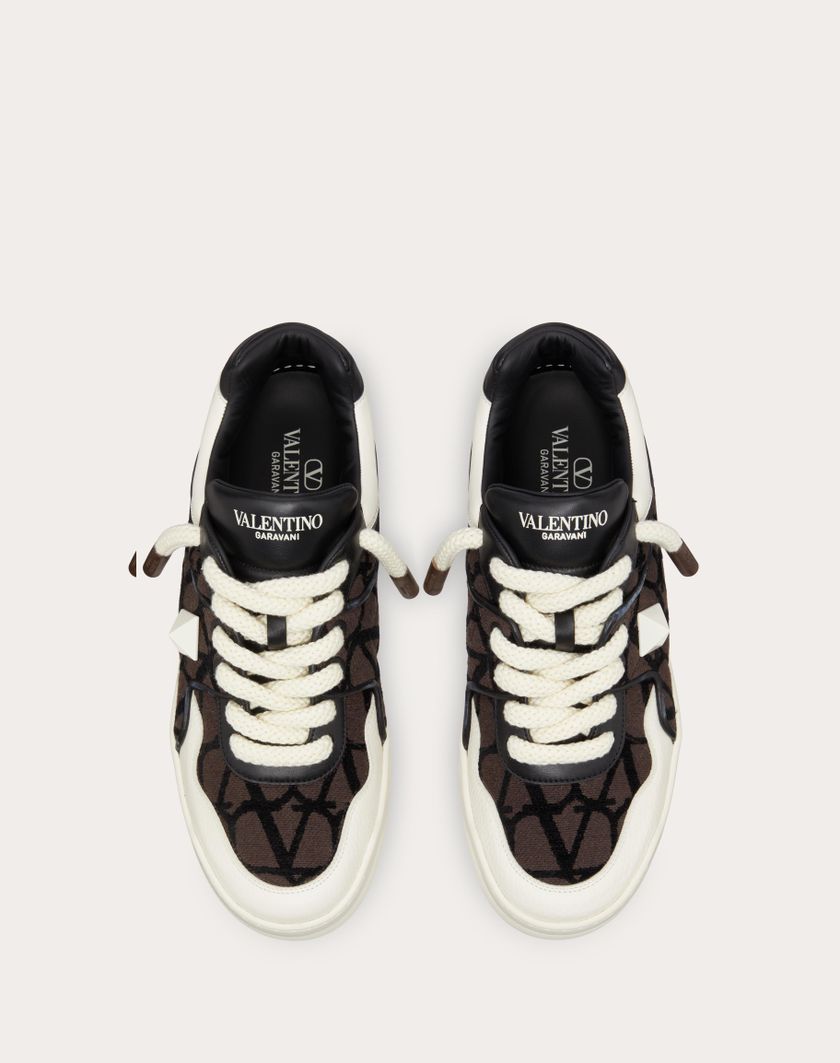 Valentino Handbags Sneaker Low-top One Stud Xl In Nappa E Tessuto Toile Iconographe Per Uomo In Fondant | Valentino IT