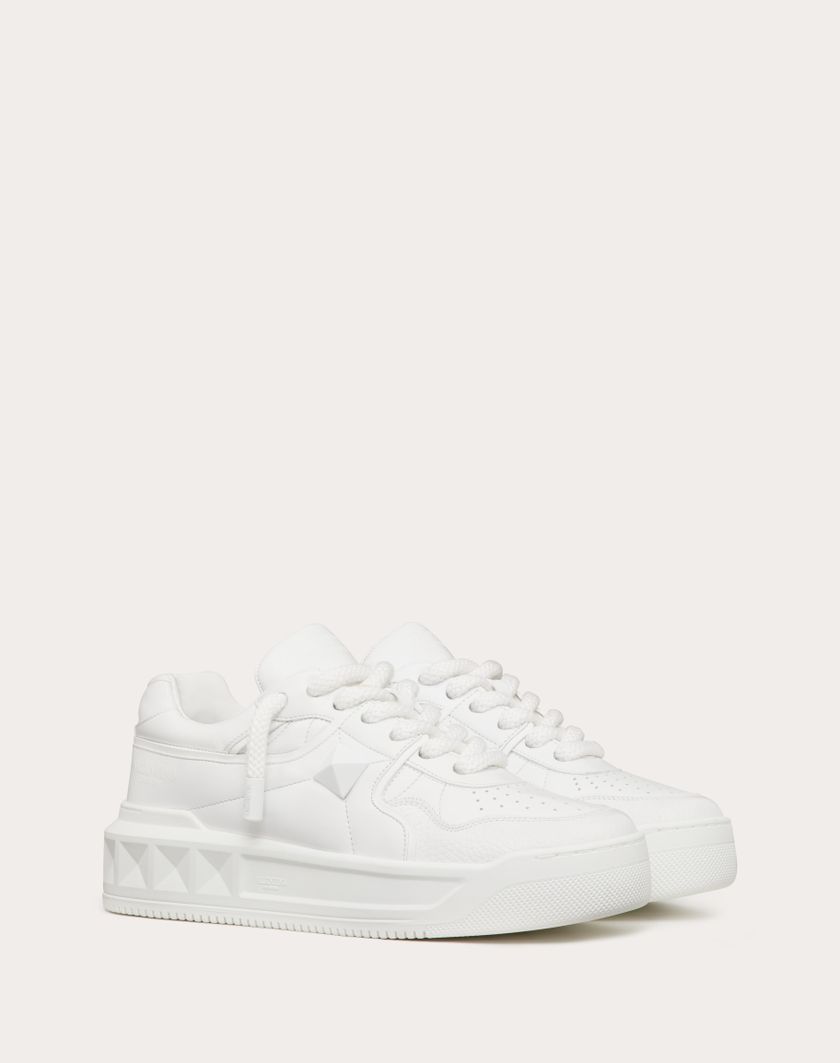Valentino Handbags Sneaker Low-top One Stud Xl In Nappa Per Uomo In Bianco | Valentino IT
