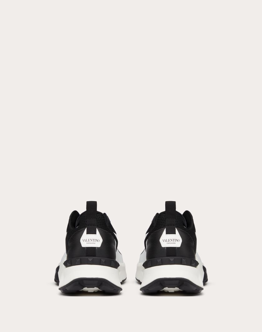 Valentino Handbags Sneaker Low Top True Act In Mesh E Tessuto Gommato Per Uomo In Nero | Valentino IT