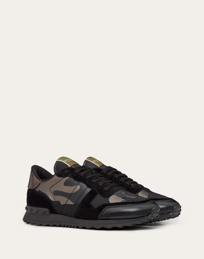 Valentino Handbags Sneaker Rockrunner Camouflage Noir Laminata Per Uomo In Nero | Valentino IT