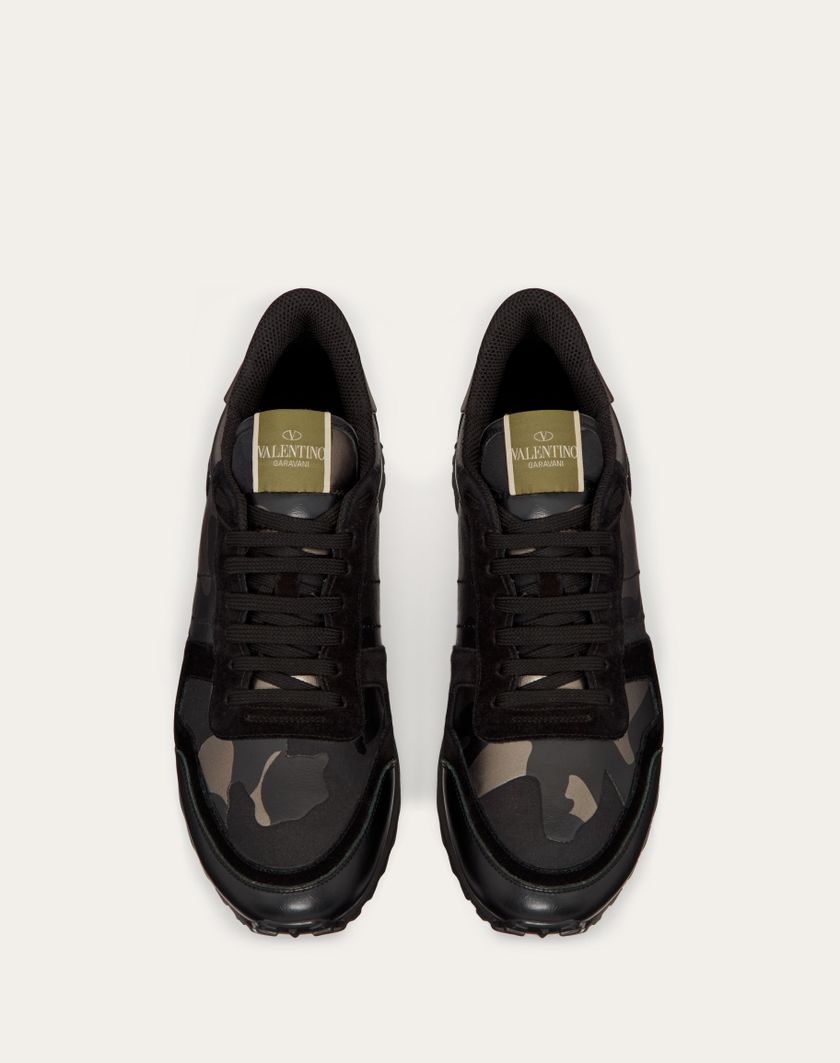 Valentino Handbags Sneaker Rockrunner Camouflage Noir Laminata Per Uomo In Nero | Valentino IT