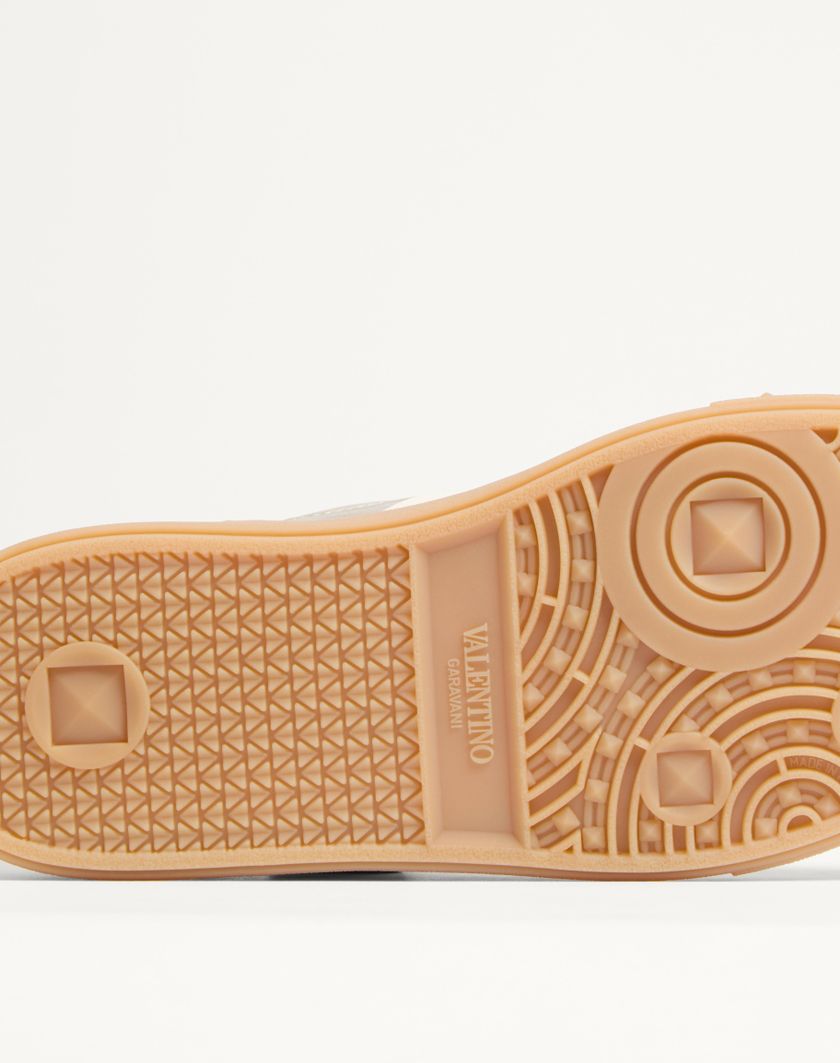 Valentino Handbags Sneaker Upvillage In Vitello Laminato Con Banda In Vitello Nappato Per Donna In Bianco/platino | Valentino IT