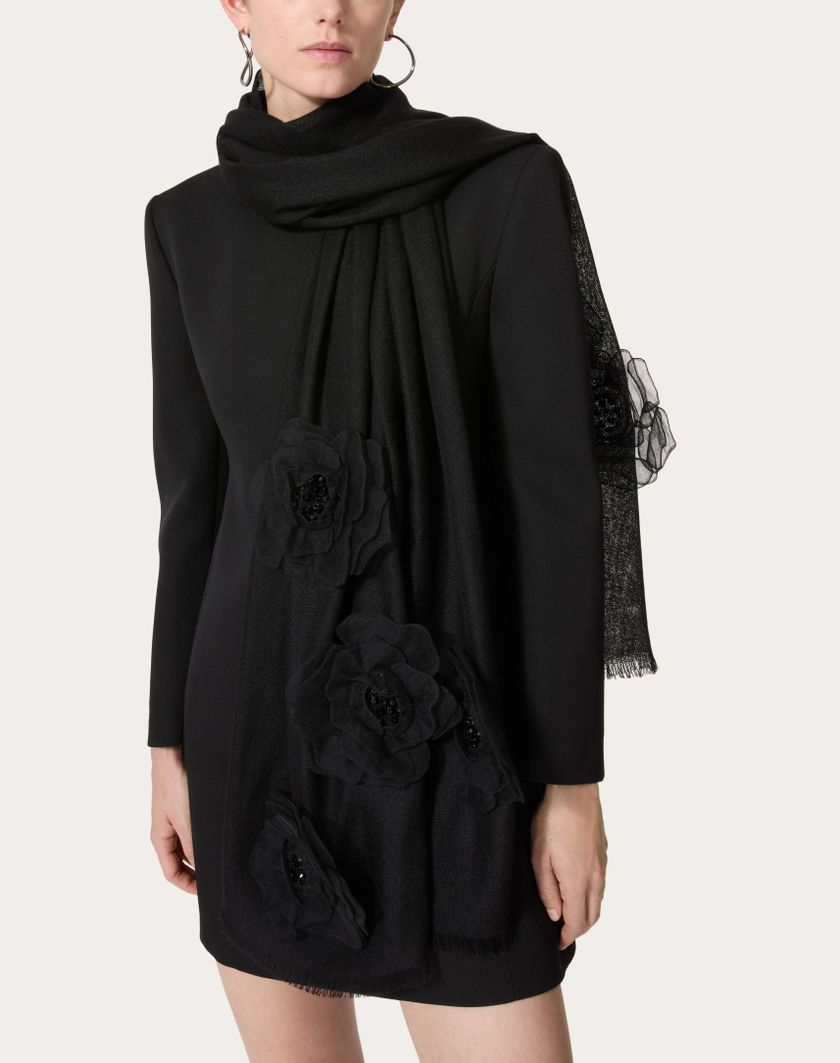 Valentino Handbags Stola Lace In Cachemire Con Ricamo Rose Per Donna In Nero | Valentino IT
