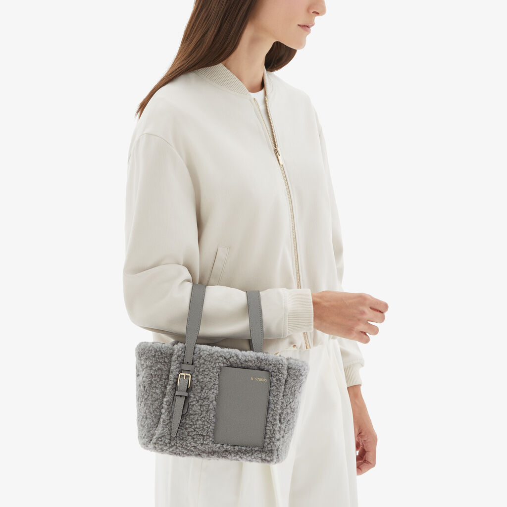 Valextra Borsa A Secchiello Da Donna In Shearling Grigia | Valextra Soft