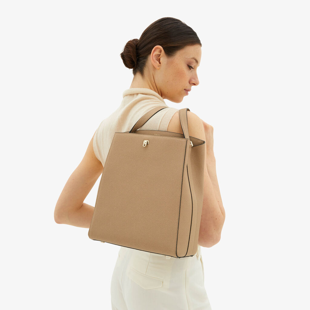 Valextra Borsa A Spalla Versatile Media In Pelle Beige | Valextra Brera