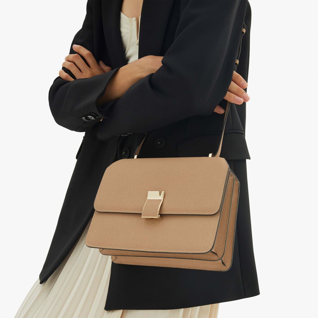 Valextra Borsa A Tracolla Comoda E Versatile In Pelle Beige | Valextra