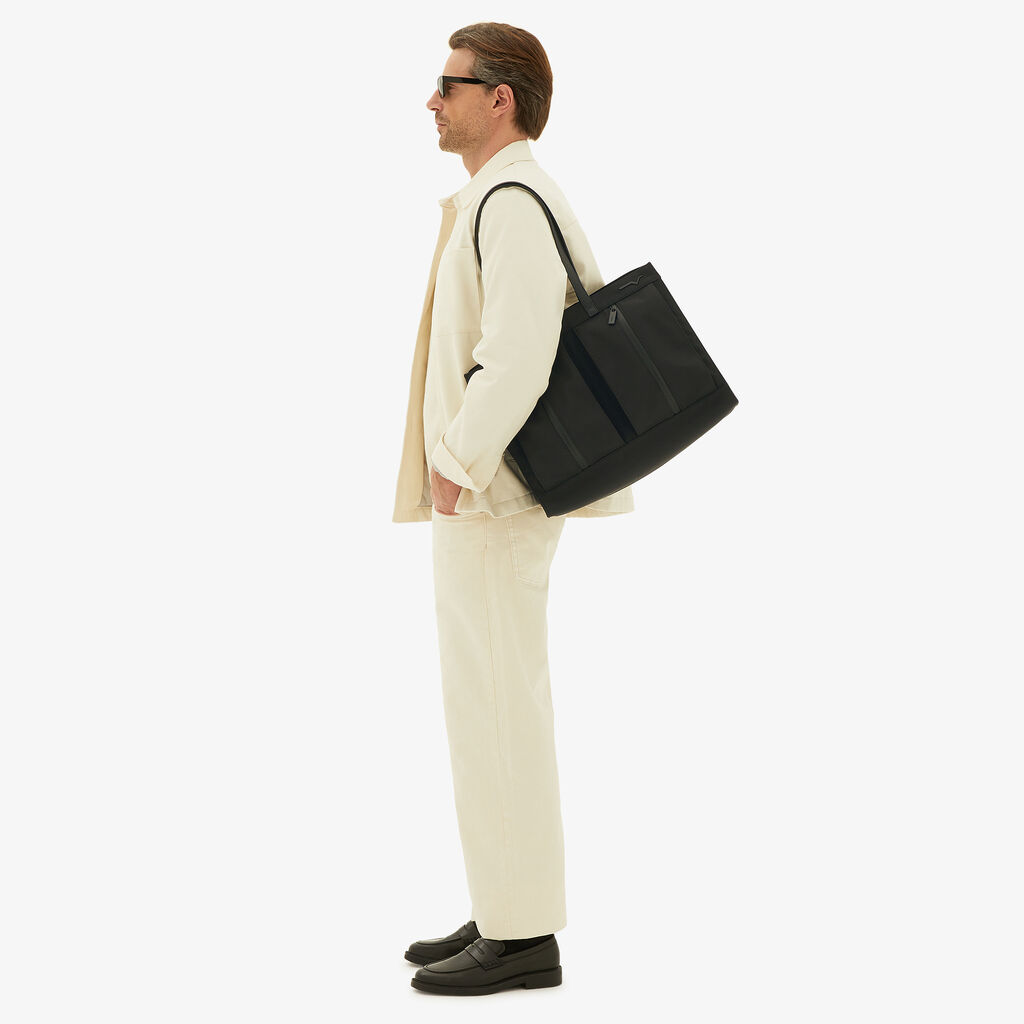 Valextra Borsa Shopping In Nylon Rigenerato E Pelle Nera | Valextra