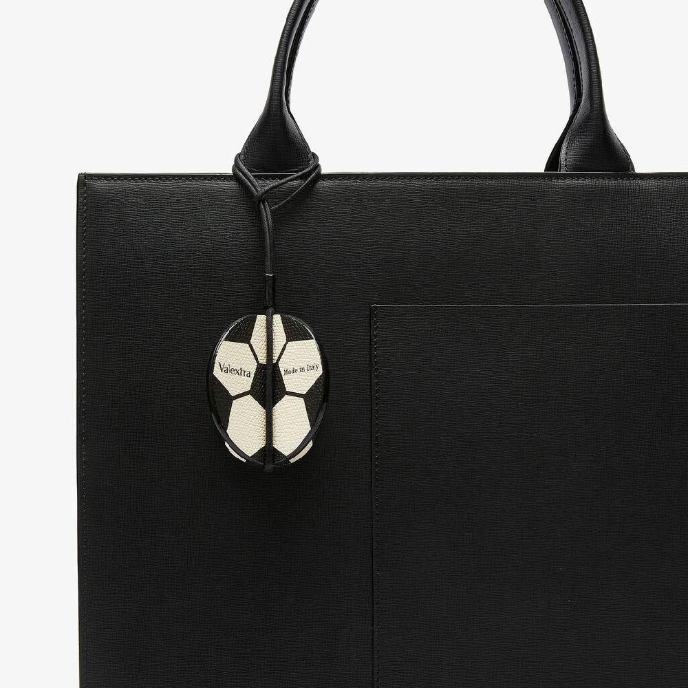 Valextra Charm Palla Da Calcio Da Donna In Pelle Bianca E Nera | Valextra