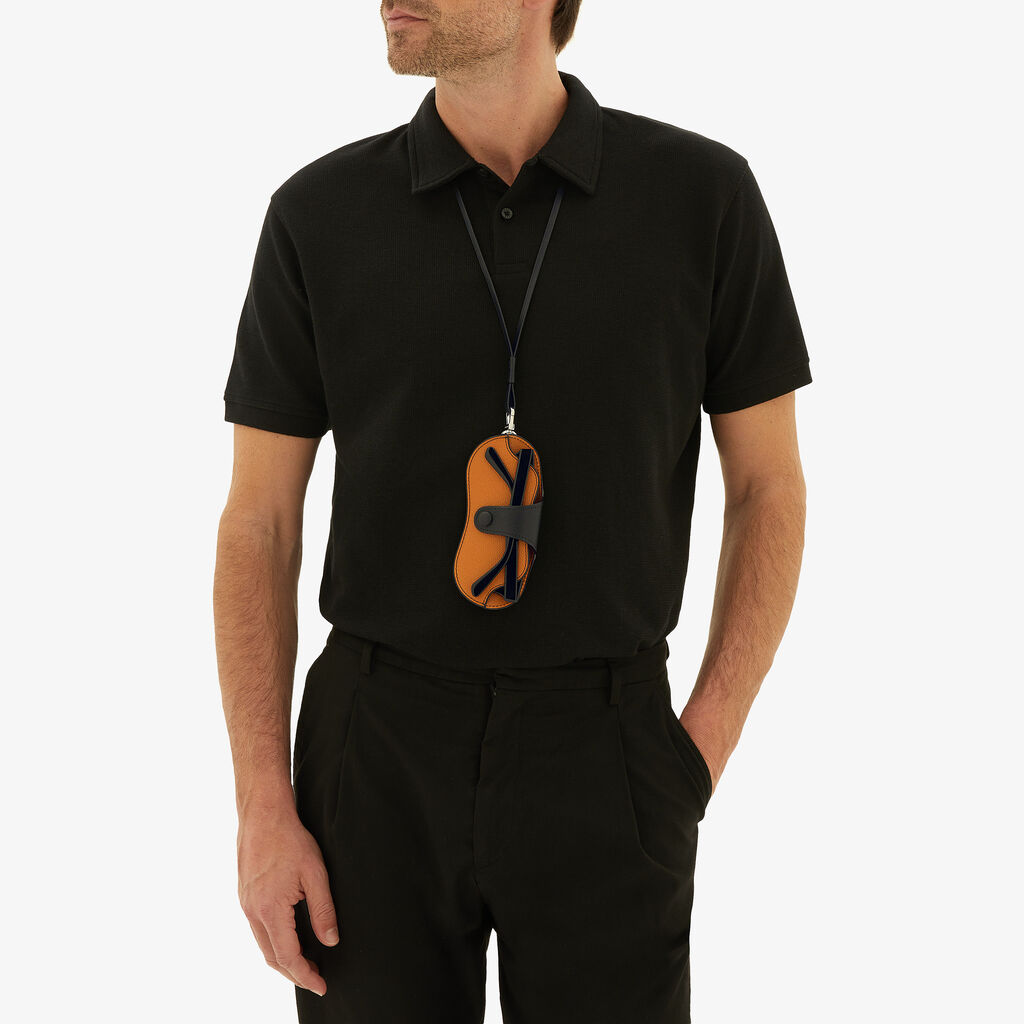 Valextra Porta Occhiali In Pelle Marrone E Nera Con Tracolla | Valextra