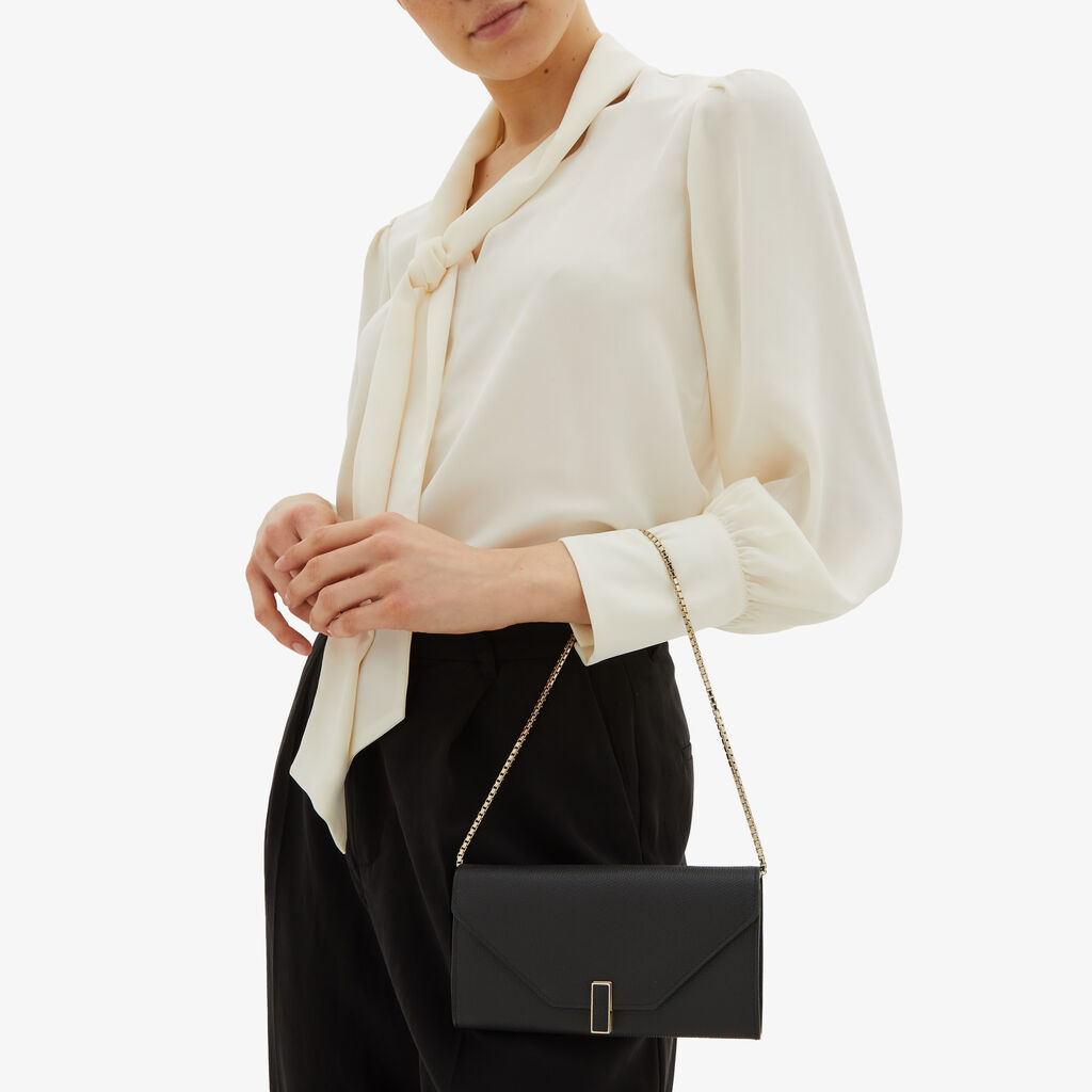 Valextra Portafoglio Grande Con Catena Tracolla In Pelle Nera | Valextra Iside