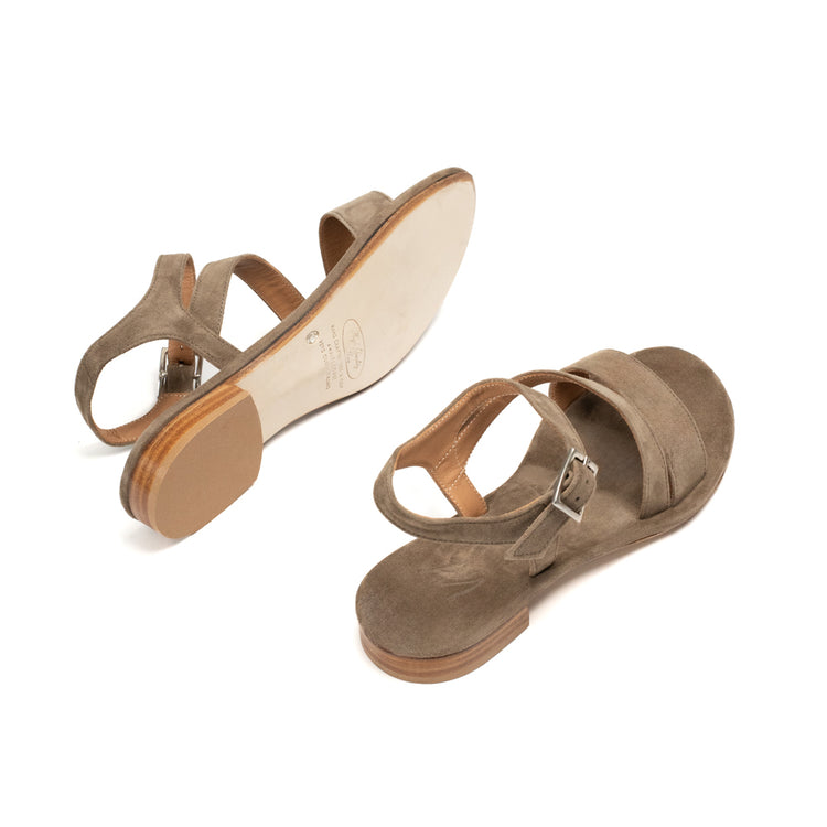 Via Mercanti Giulia Terra – VIAMERCANTI