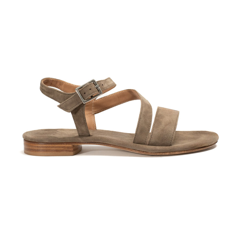 Via Mercanti Giulia Terra – VIAMERCANTI