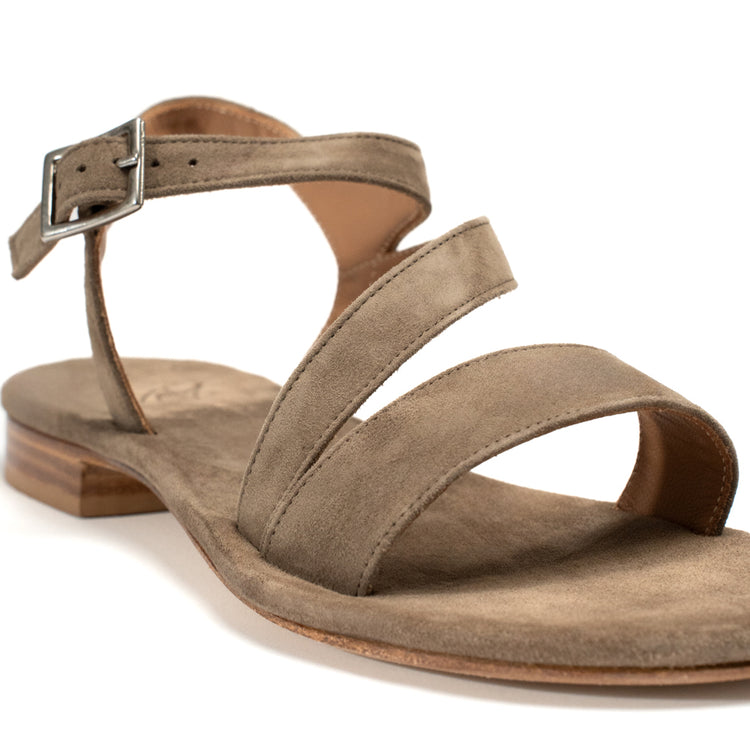 Via Mercanti Giulia Terra – VIAMERCANTI