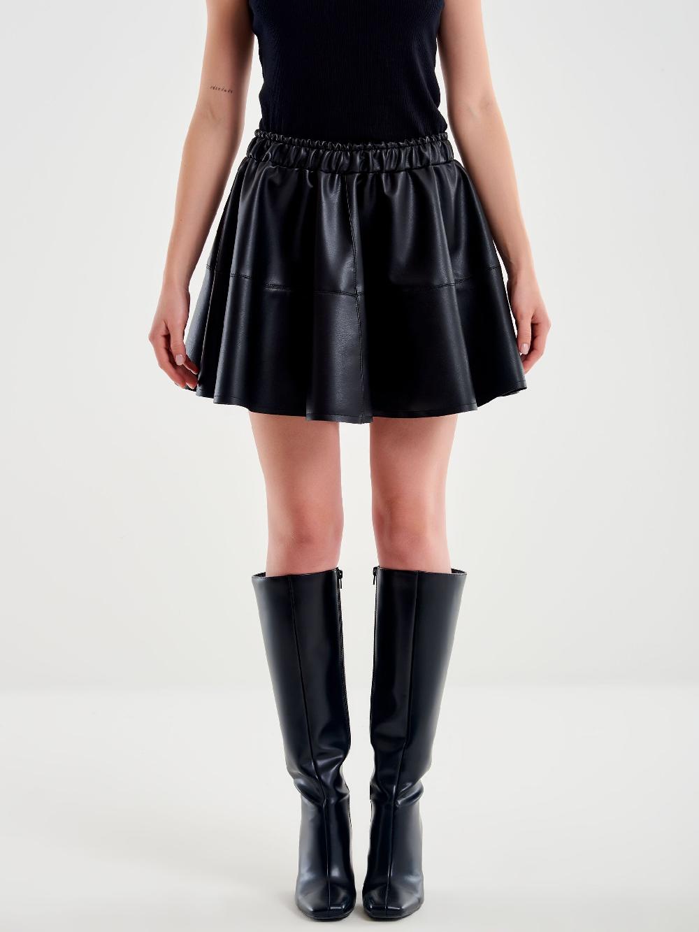 Vicolo Minigonna A Ruota In Ecopelle Nero