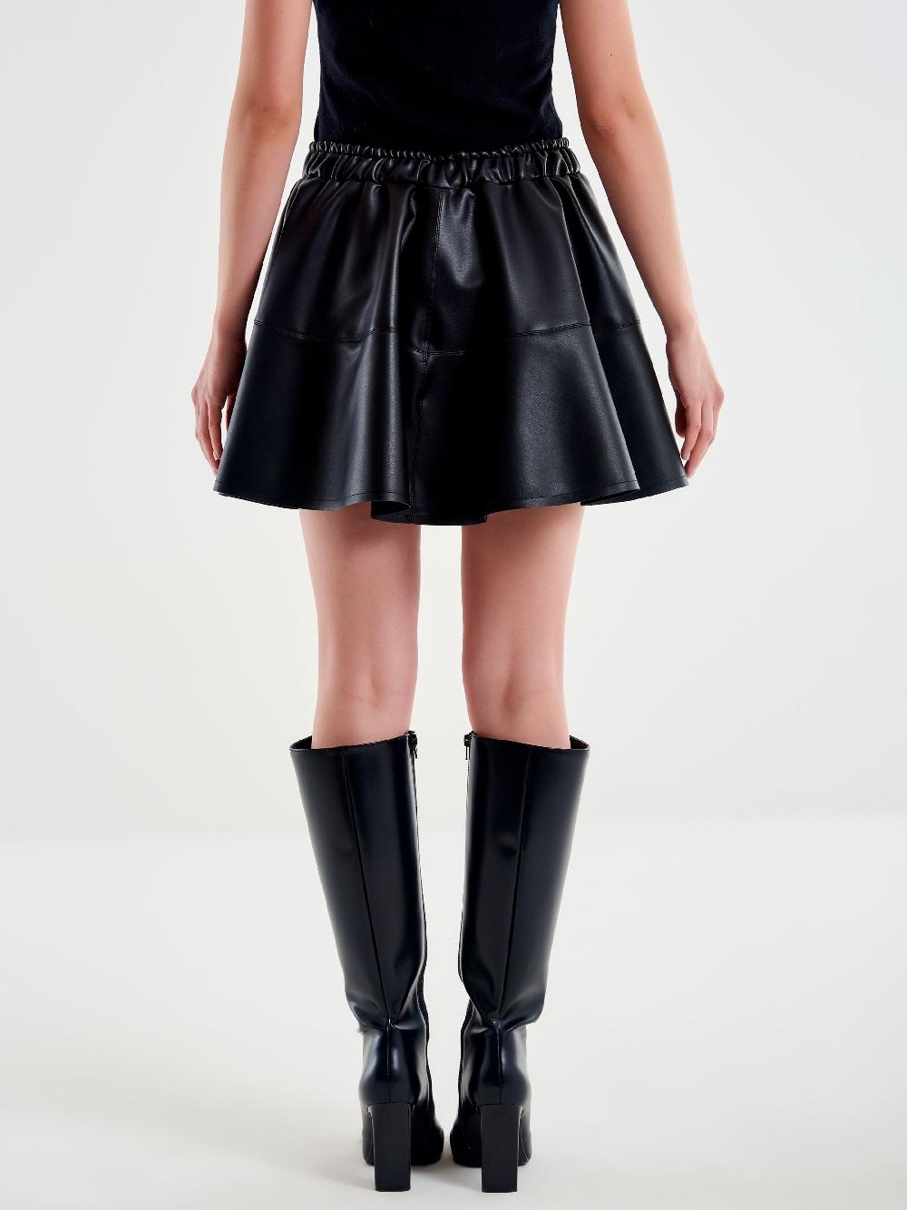 Vicolo Minigonna A Ruota In Ecopelle Nero