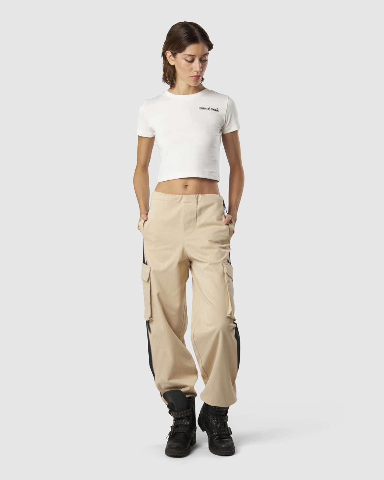 Vision Of Super WHITE CROP T-SHIRT WITH EMBROIDERED TRIBAL LOGO ON FRONT AND EMBROIDERED TRIBAL GRAPHIC ON BACK