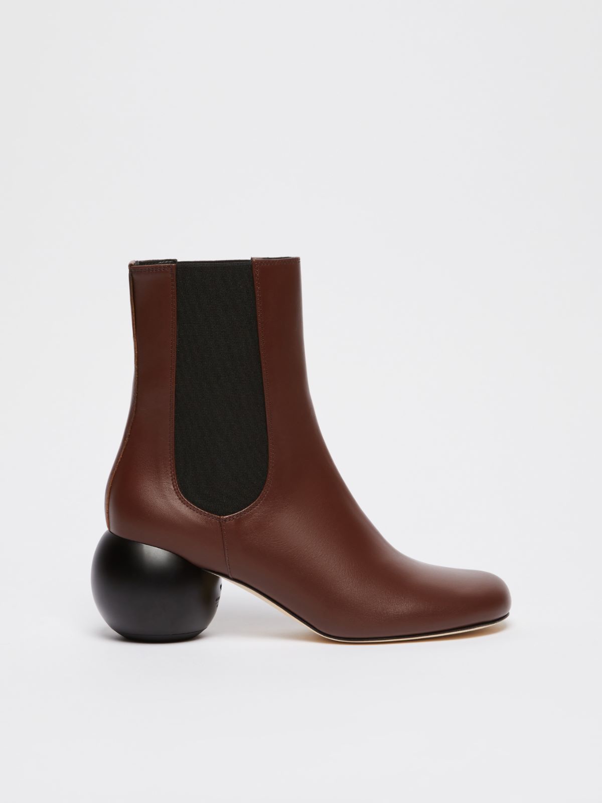 Weekend Chelsea boot con maxi boule