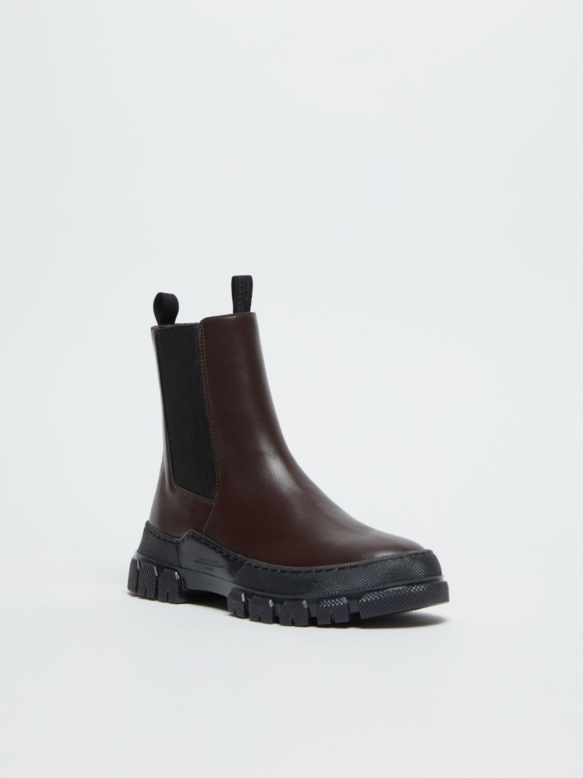Weekend Chelsea Boot In Pelle